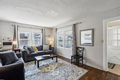 Image de Mid-Century Modern 2br Duplex |Tu & expo.