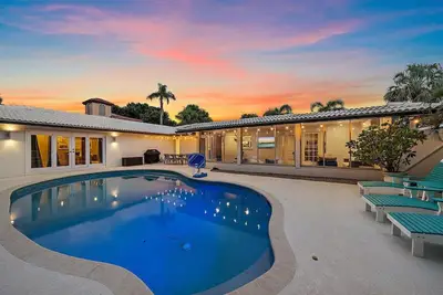 Image de Surfside Villa | Private Pool + Sunroom!
