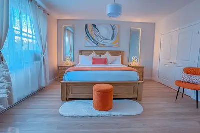 Image de Starz at Night - luxurious suite near halifax airport