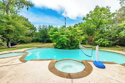 Image de Huge 6 Bedroom with Heated Pool, Spa, 85\" Television, Game Room, Bbq, Hot Tub