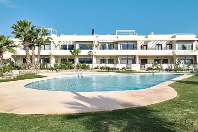 Image de Mediterranean Gardens 36: Top floor with sea views