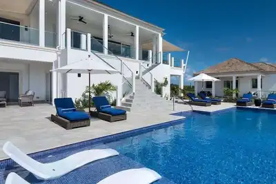 Image de Seabreeze in Rwm St James by Personal Villas - 42-Foot Saltwater Pool