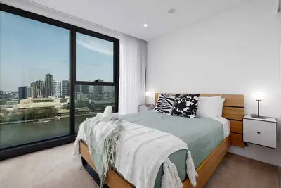 Image de Luxury Euro Furniture, Firework, 180°City River View