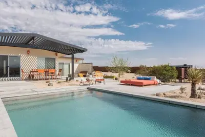 Image de Stylish Escape on 10-Acres · Pool, Spa, Views! · Jt Improper