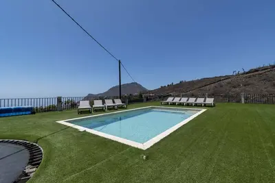 Image de Villa Carmen Résumé: