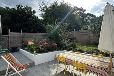 Image de Charmante villa avec jardin et terrasses au calme a 8 minutes de la plage!
