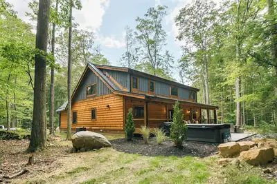 Image de Maple Ridge: New, Hot Tub, Lake Access w. Dock Slip