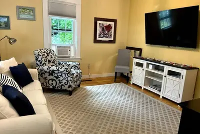 Image de Herrick House - in Town Blue Hill!