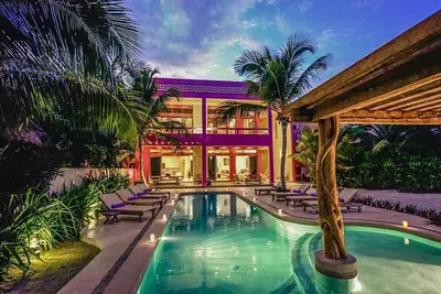 Image de Jade Bay jewel, elegant beachfront villa with a heated pool!