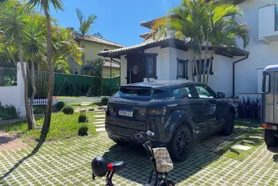 Casa de Praia com Trilha Privativa em Condomínio Fechado