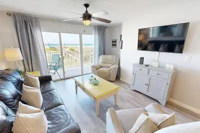 Image de Beachfront Modified 3 bed/2 bath Gulf 102