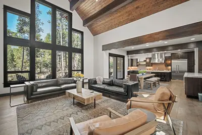 Forest View Hideaway with Hot Tub, Game Room & Bbq