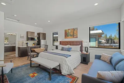 Forestbrook Hideaway with Terrace, Views & Fireplace