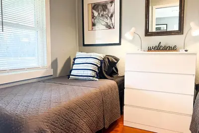 Image de 3br, 5 Beds, Sleeps 7, Large Off-Street Parking