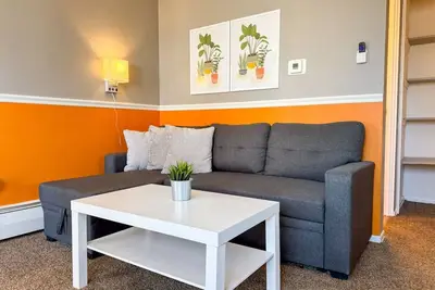 Image de Sleeps 4! Cozy 1 Bedroom w/ Comfy Queen Mattress