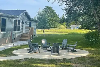 Image de Newly Remodeled Sturgeon Bay Home - Fire Pit
