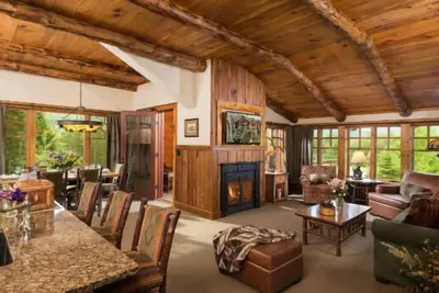Image de Top Class | Whiteface Lodge | Concierge | Heated Pool