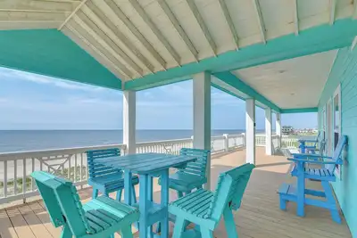 Image de Hot Tub + Bay Views: Beachfront Gilchrist Retreat