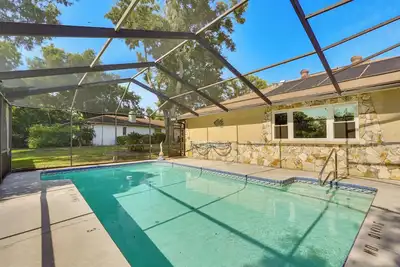 Image de 5 Mi to Weeki Wachee: Spring Hill Home w/ Lanai