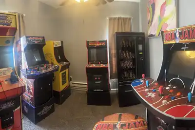 Image de Charming 2-bdrm house w WiFi, game room, & outdoor fire pit in Bay City