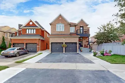 Image de Large4BR 3000sqft home in Mississauga close to 403/407/401/Qew\n\n