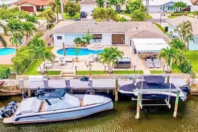 Image de Waterfront Home with Pool, and Hot Tub
