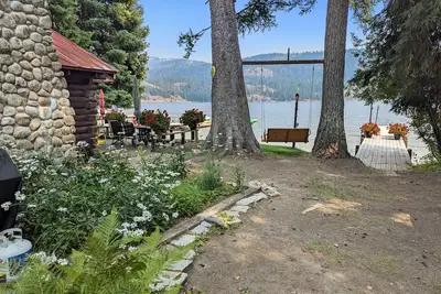 Image de Spectacular Quiet Getaway! Rustic Lakefront Cabin w/ Private Dock & Sandy Beach