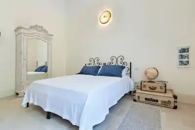 Image de Exclusive apartment surrounded by a large private garden with parking