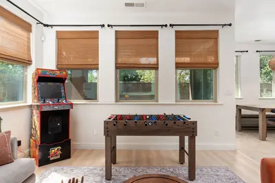 Image de Family Fun-Filled Oasis: Mini Golf, Arcade, King Bed, Great Location and more!