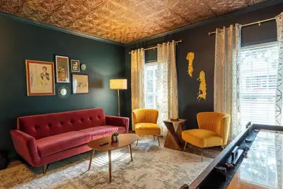 Image de Artistic Downtown Ocean Springs Stay | Walk to Beach! , Speakeasy Game Room! , Fire Pit! , Golf Cart!