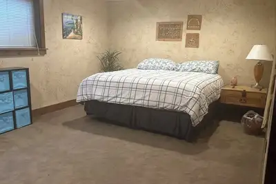 Image de 2 Br Cozy Retreat. Close to freeway and mountains.