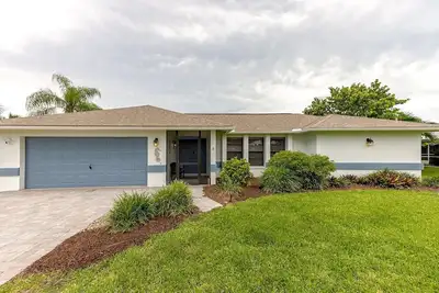Image de Pool - 3 bedrooms - 2 baths - Pet Friendly - 3 Miles to Beach