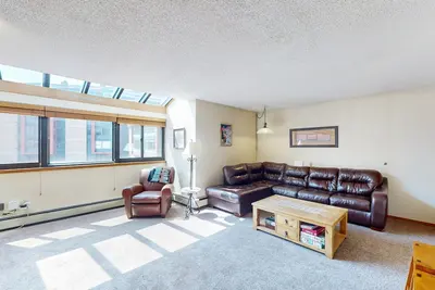 Image de Large 1 Bedroom Condo in Copper Center Village, Walk to Slopes