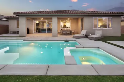 Image de Your Happy Place - Desert Retreat with 4bd Pool, Spa, Firepit 31 days