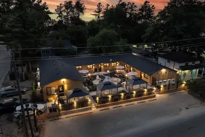 Image de 30 seconds to the beach. Family sized 2 bedroom suites