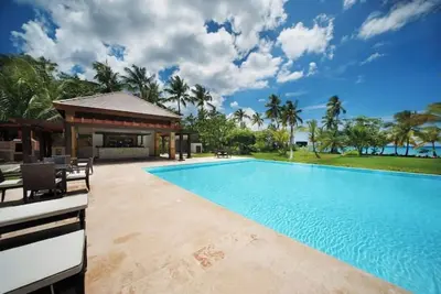 New 4 Br Ph with Jacuzzi & Bbq steps away from the beach Lv 4302\n\n
