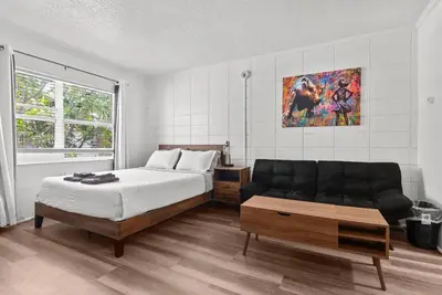 Image de Downtown St. Pete Escape – Book & Save 20%