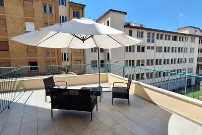 Vanessa House, completely renovated, with large terrace, in the center.