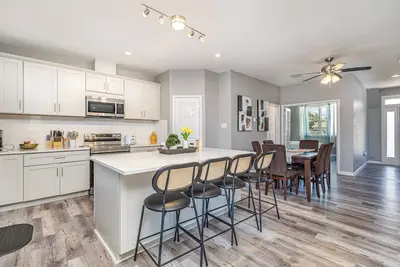 Image de Spacious 5-bedroom townhome with Ac and WiFi in wonderful Arlington