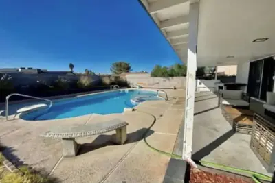 Image de Henderson House 6beds, Pool, backyard, pet friendly, free parking
