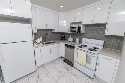 Image de Home away from home 5 min away From away from dt cozy full townhome pet friendly