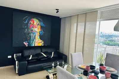 Image de Centrally located and quiet apartment, all rooms are air-conditioned.