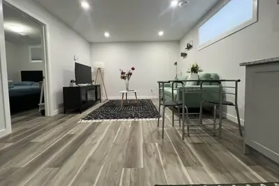 Image de Exquisite Guest Suite in Regina