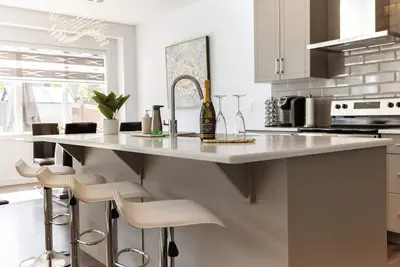 Image de New Luxury House in South Edmonton Near Airport, 2 King bds 4 bdrms 4bthrms
