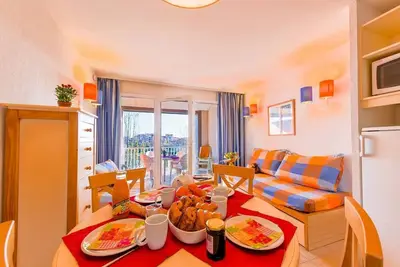 Image de Charmant studio à 300m de la plage | Piscine