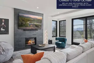 Image de Cloud Nine Chalet | Hot Tub • Theater • Games