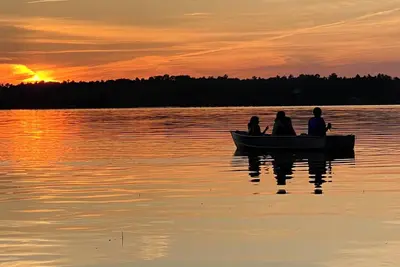 Image de Muskoka Retreat-Sparrow L. Clean Reno'd Cac Sunsets Shallow sandy entry Sleeps 8