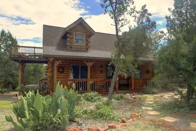 Image de Cozy beautiful 3-bedroom cabin with Hot tub in Sedona 10 mins from uptown Sedona