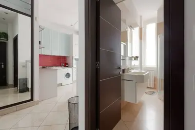 Image de M4 Argonne Balcony Apartment