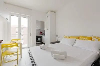 Image de Cozy studio apartment 1. 5km from Iulm University!